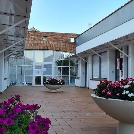 Aparthotel Elena Laredo