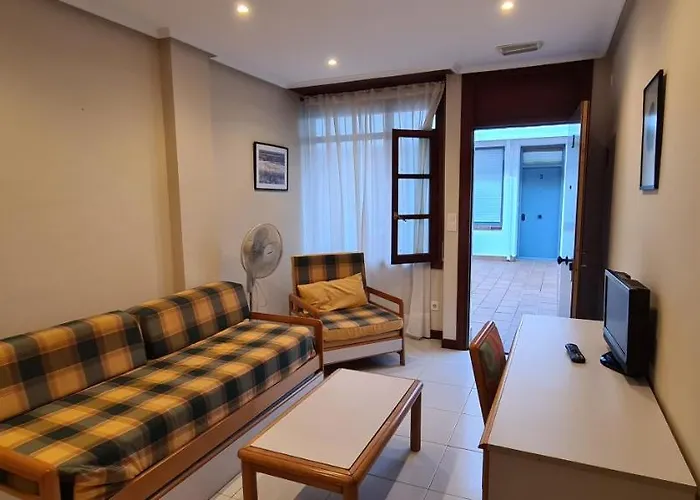 Aparthotel Elena Laredo