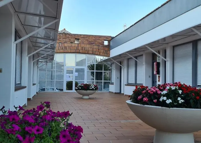 Aparthotel Elena Laredo